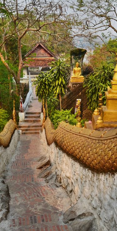 Weg zum Phousi-Berg, von wo aus die Sicht über Luang Prabang und weit in die Umgebung reicht.