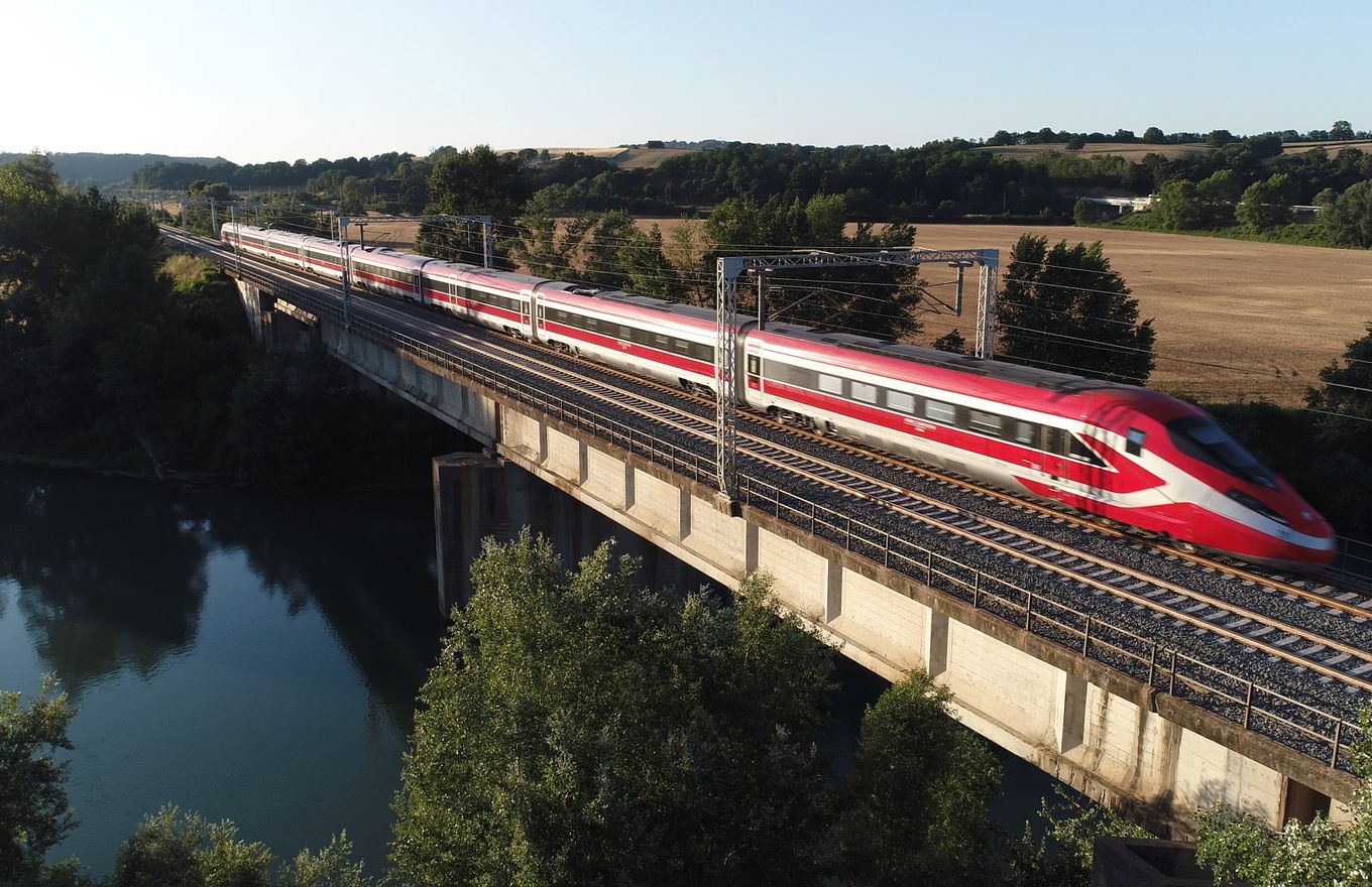Aussenansicht des Frecciarossa Zuges.