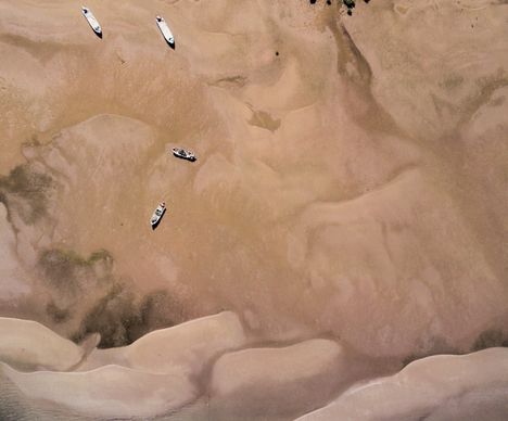 Prächtige Farben am Strand von Sur