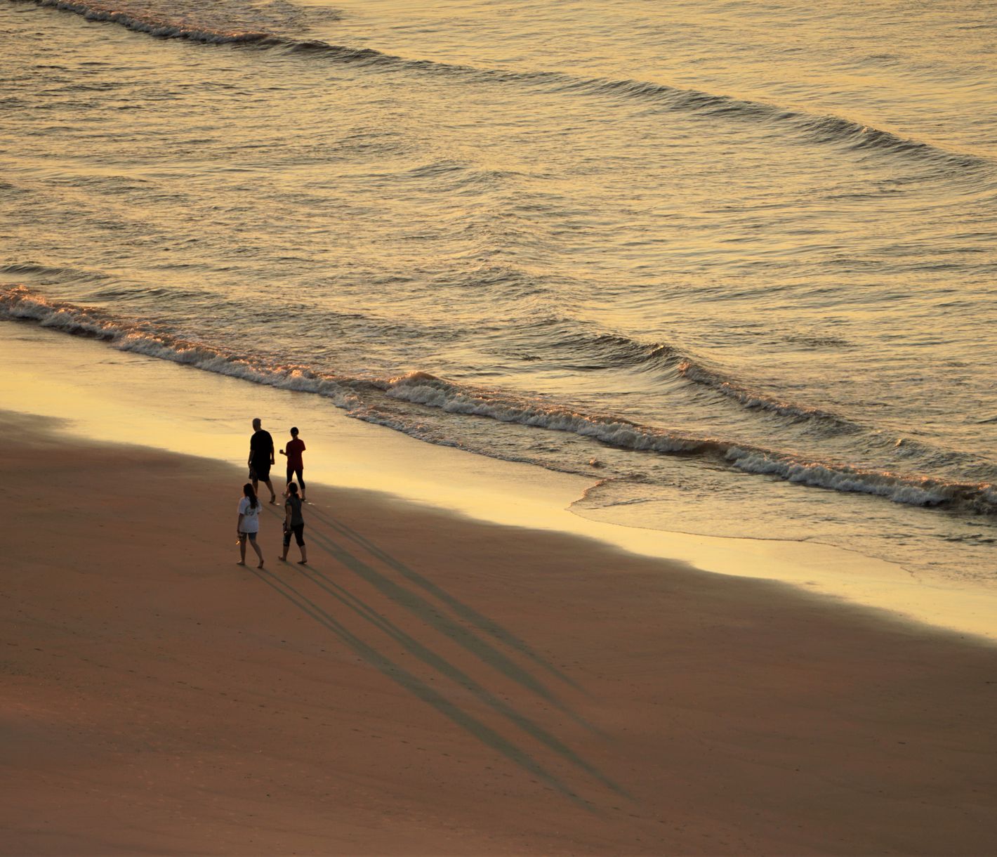 Der goldige Sandstrand und das sonnenverwöhnte Wasser von Myrtle Beach laden zum Entspannen ein.