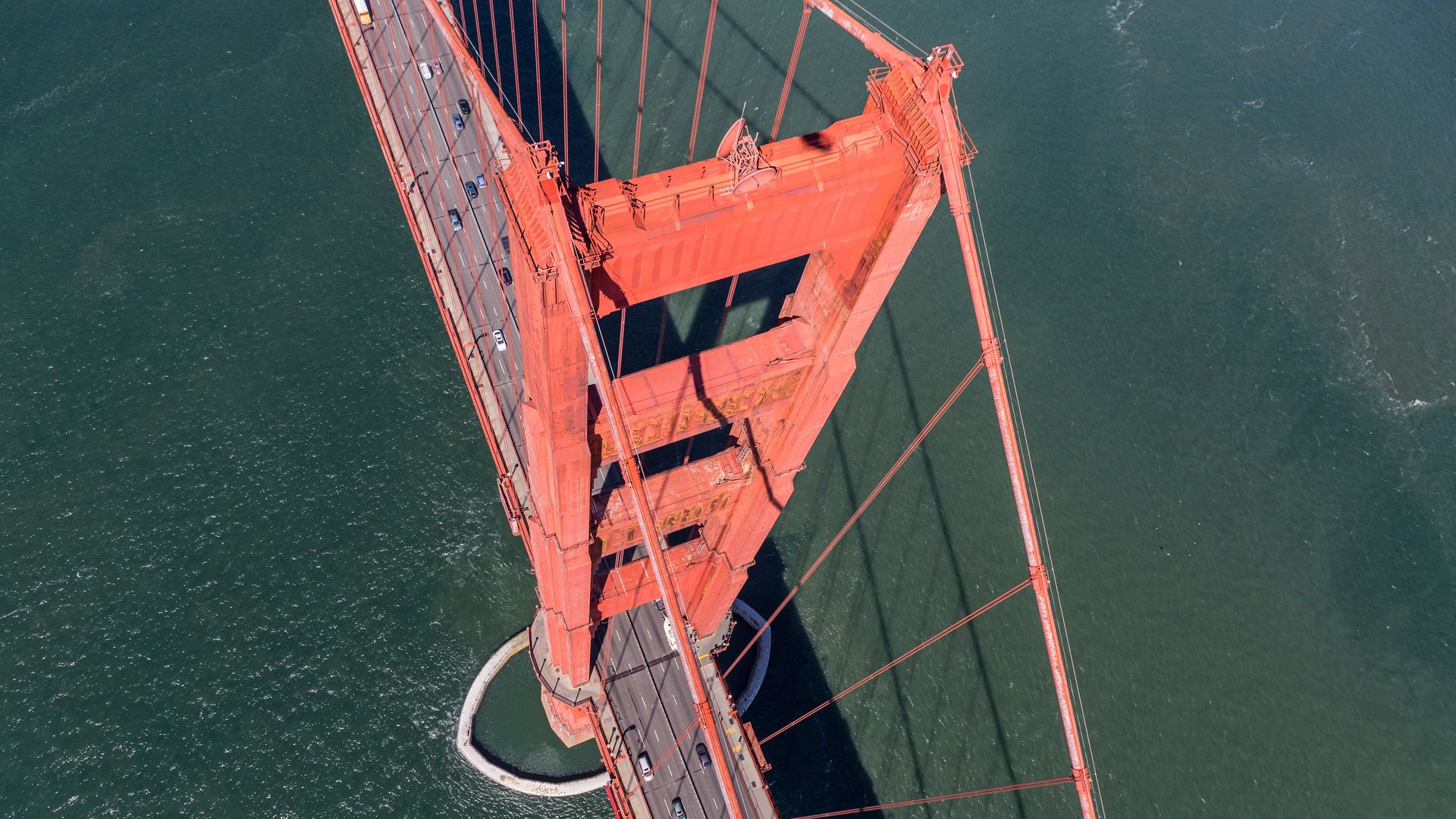 Le pont du Golden Gate est impressionnant : 2,7 km de long avec des piliers de 225 m de haut !