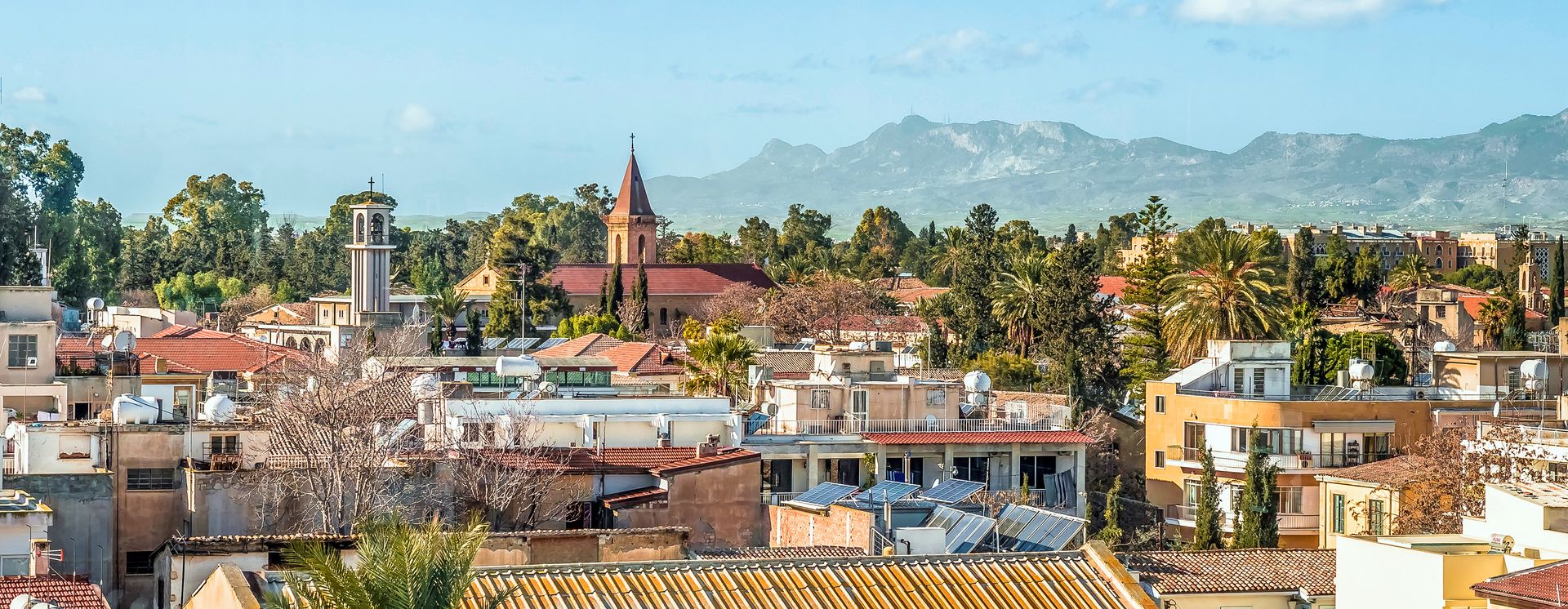 Vue sur la ville et le massif du Troodos