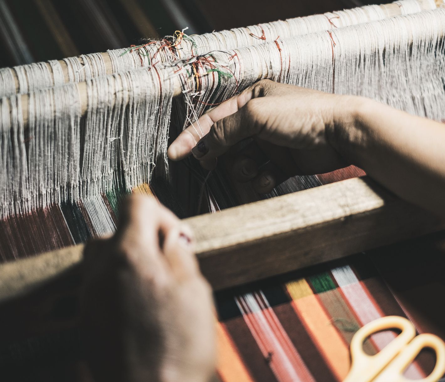 Le tissage ethnique est un savoir-faire qui se transmet d’une génération à l’autre.