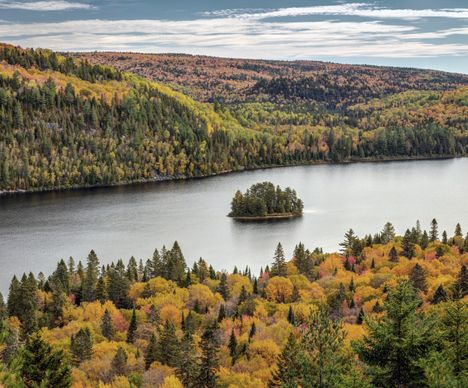 Le lac Wapizagonke est le principal lac du parc de la Mauricie.
