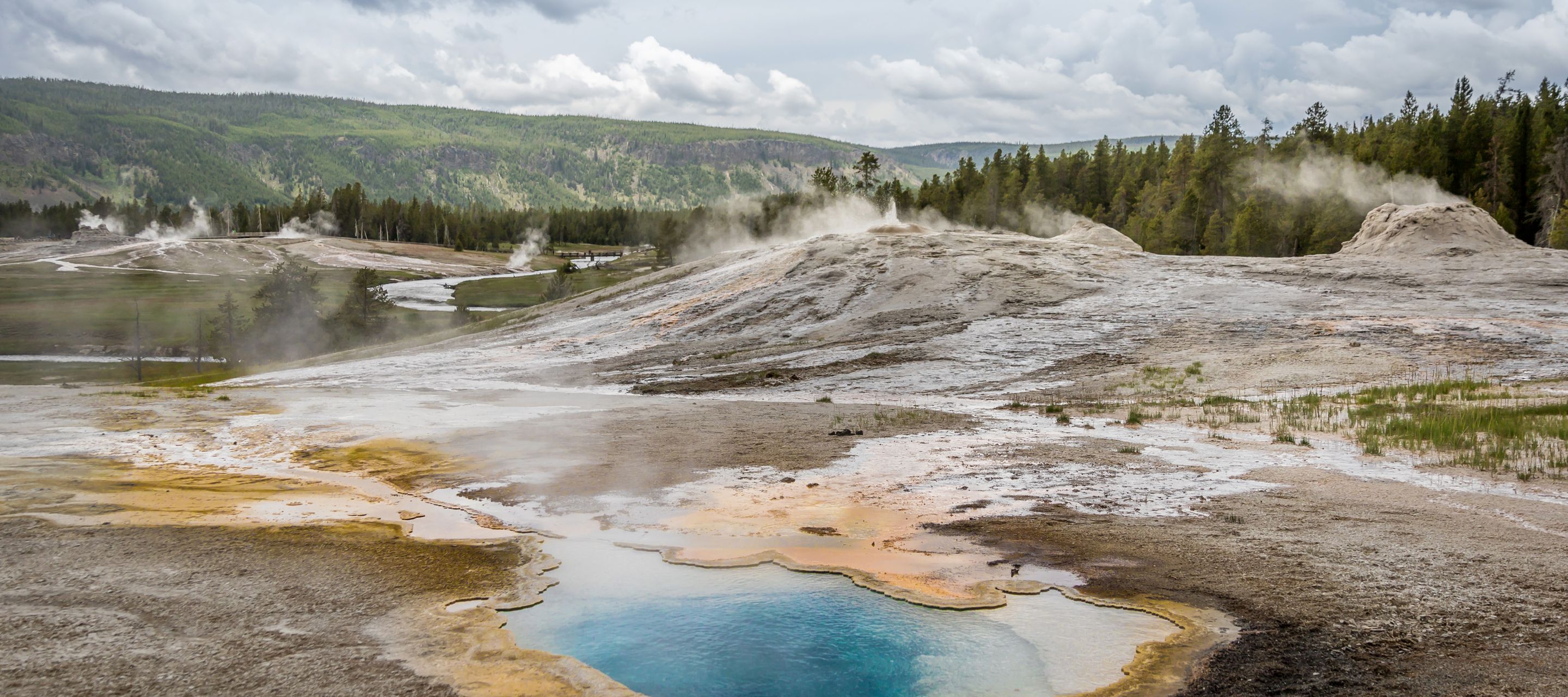 Der Yellowstone National Park ist der älteste Nationalpark der USA.