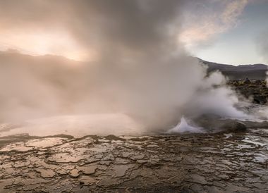 Wenn Wasser aus der Erde in die Höhe geschleudert wird.