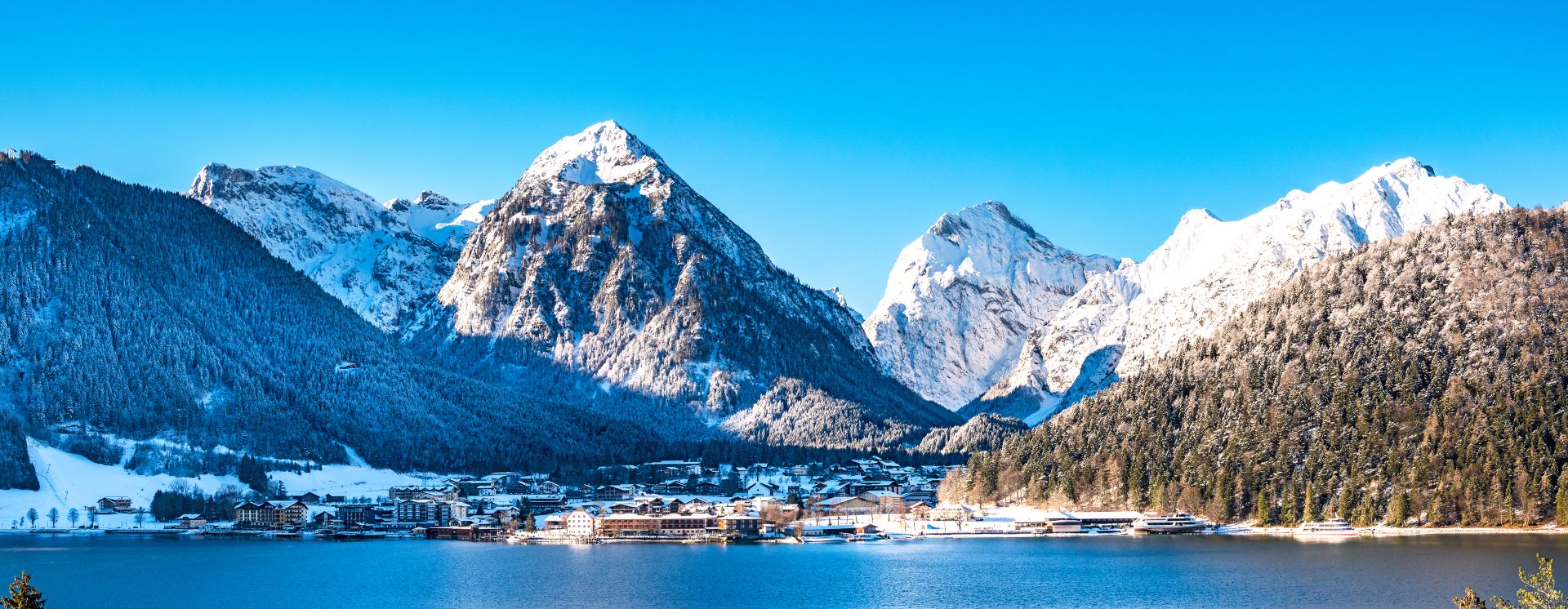Blick auf den Achensee und das Dorf Pertisau