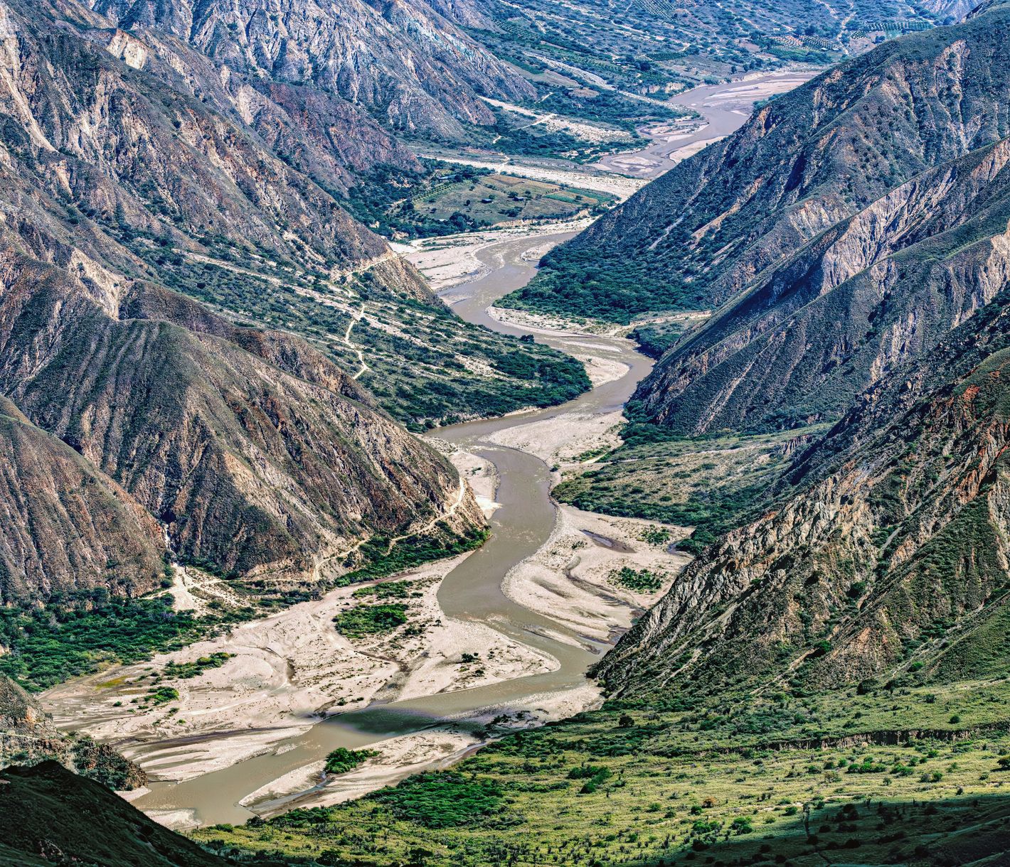 Un canyon grandiose plus profond que le Grand Canyon de l’Arizona !