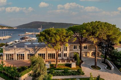 Lazure Hotel & Marina