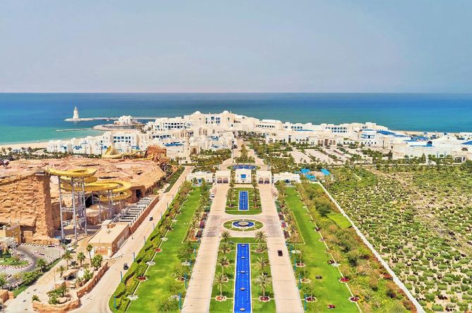 Hilton Salwa Beach Resort & Villas