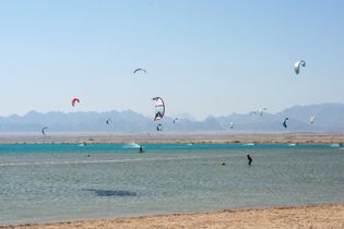 Kiteboarden in Soma Bay