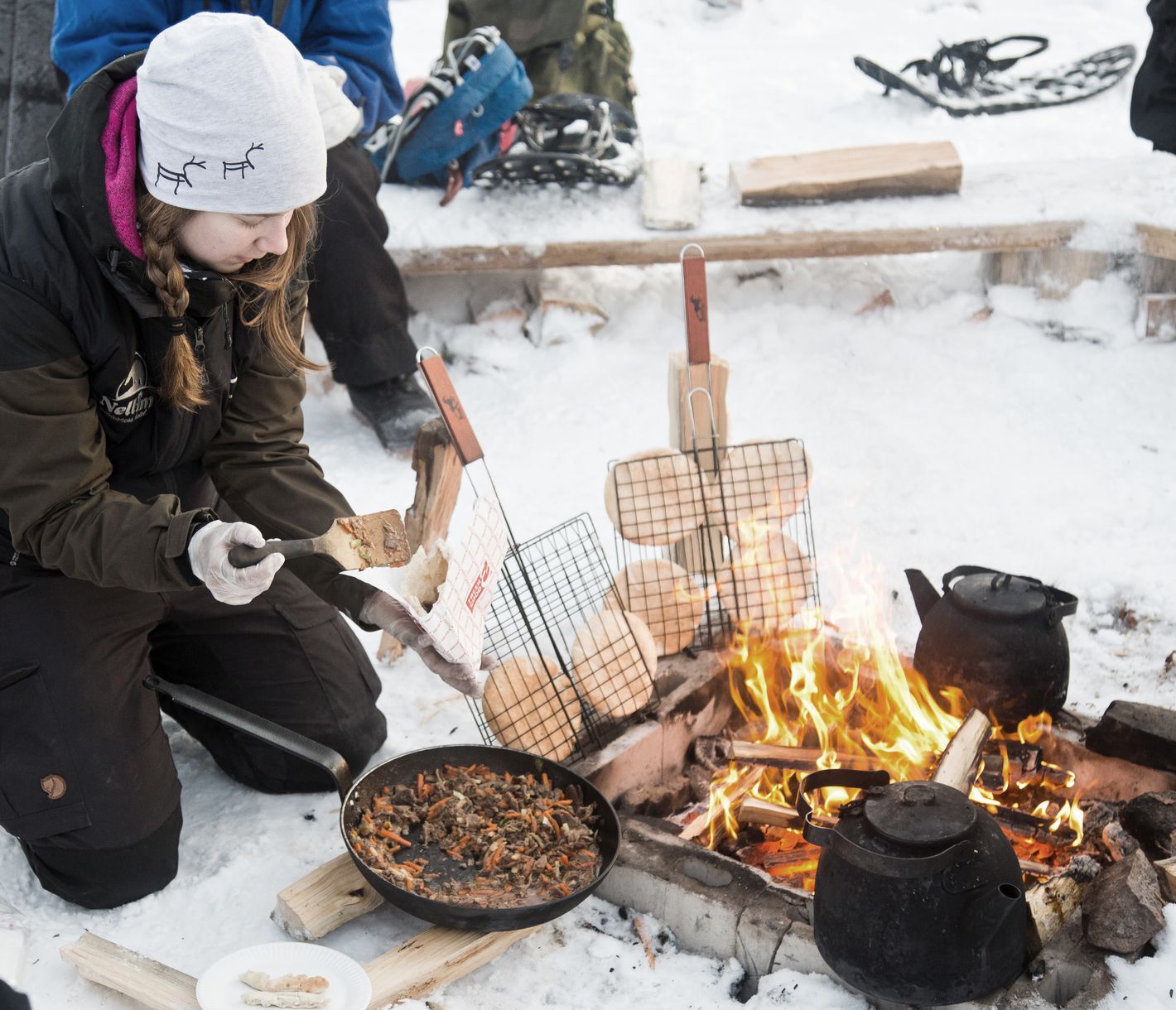 Mittagessen am Lagerfeuer