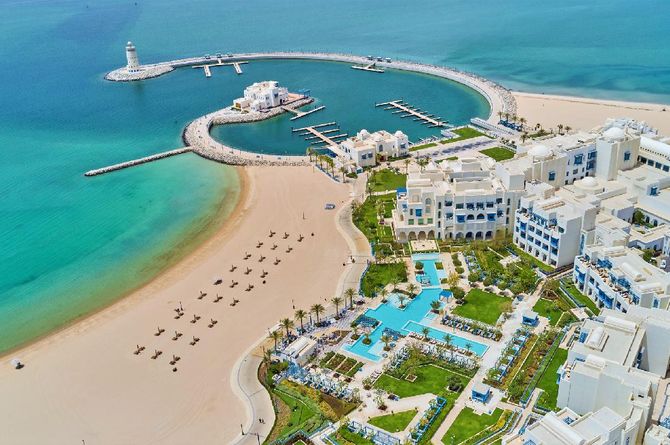 Hilton Salwa Beach Resort & Villas