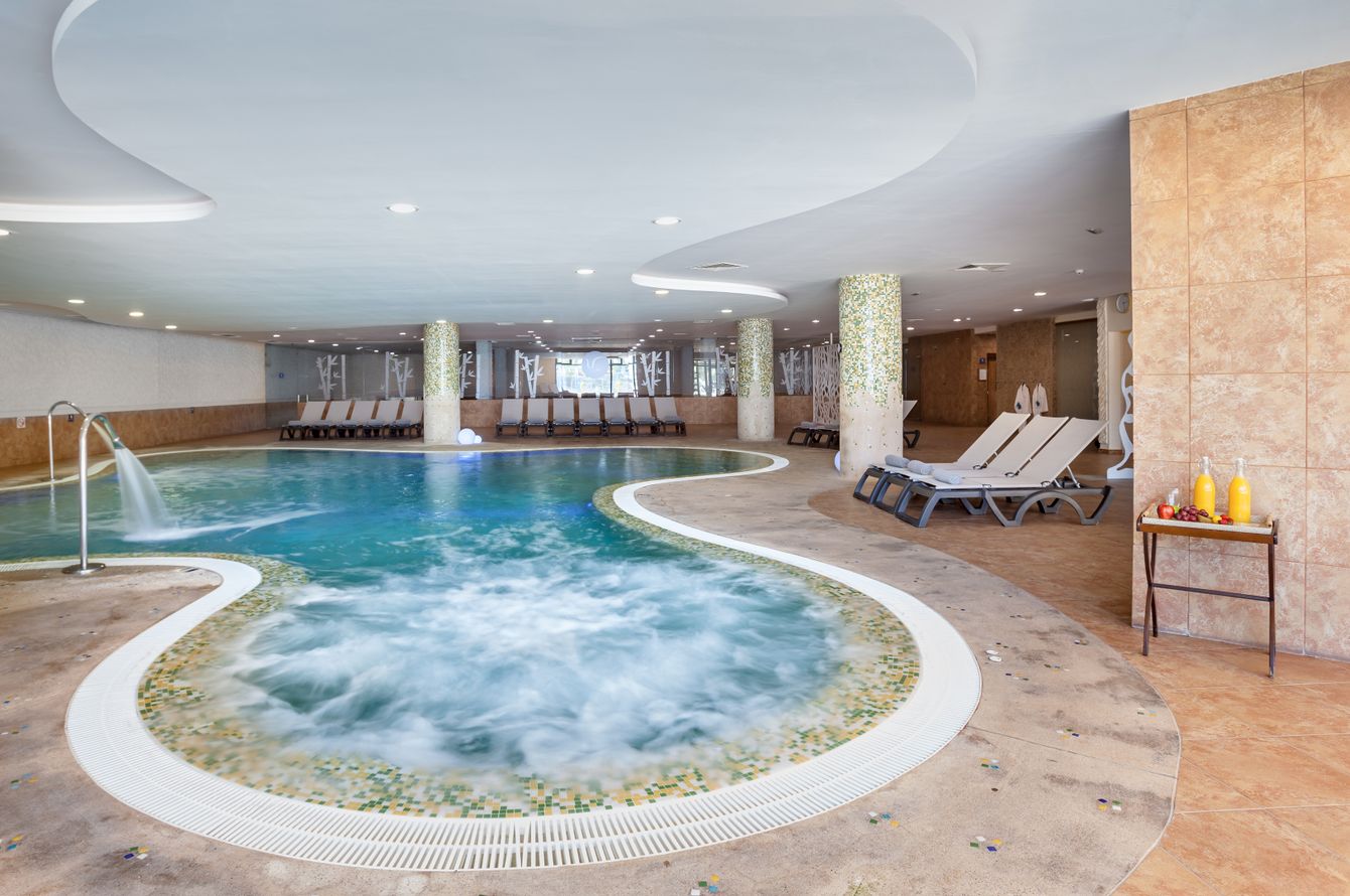 Piscine intérieure