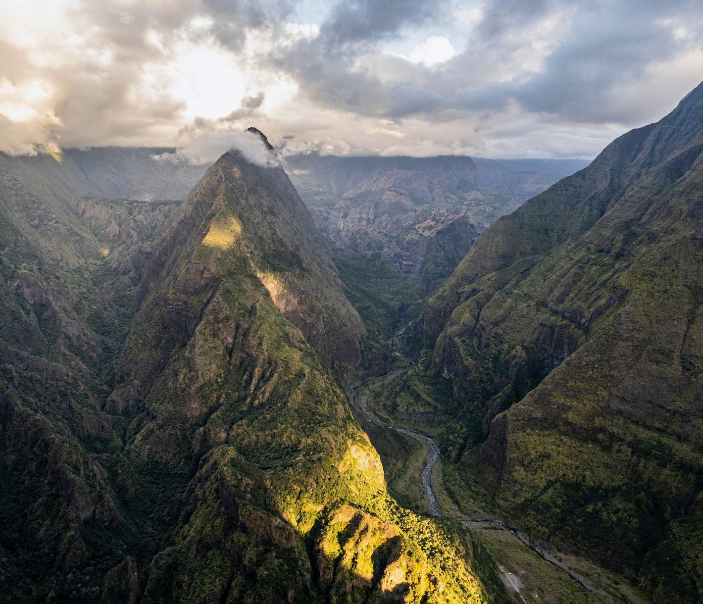 Spektakulärer Ausblick vom Cap Noir in den Cirque de Mafate.
