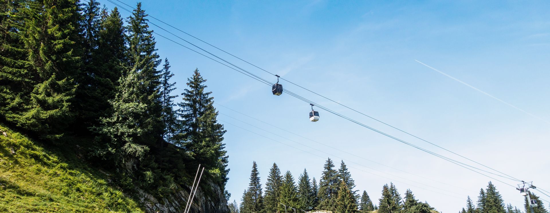 Gondole dans les montagnes