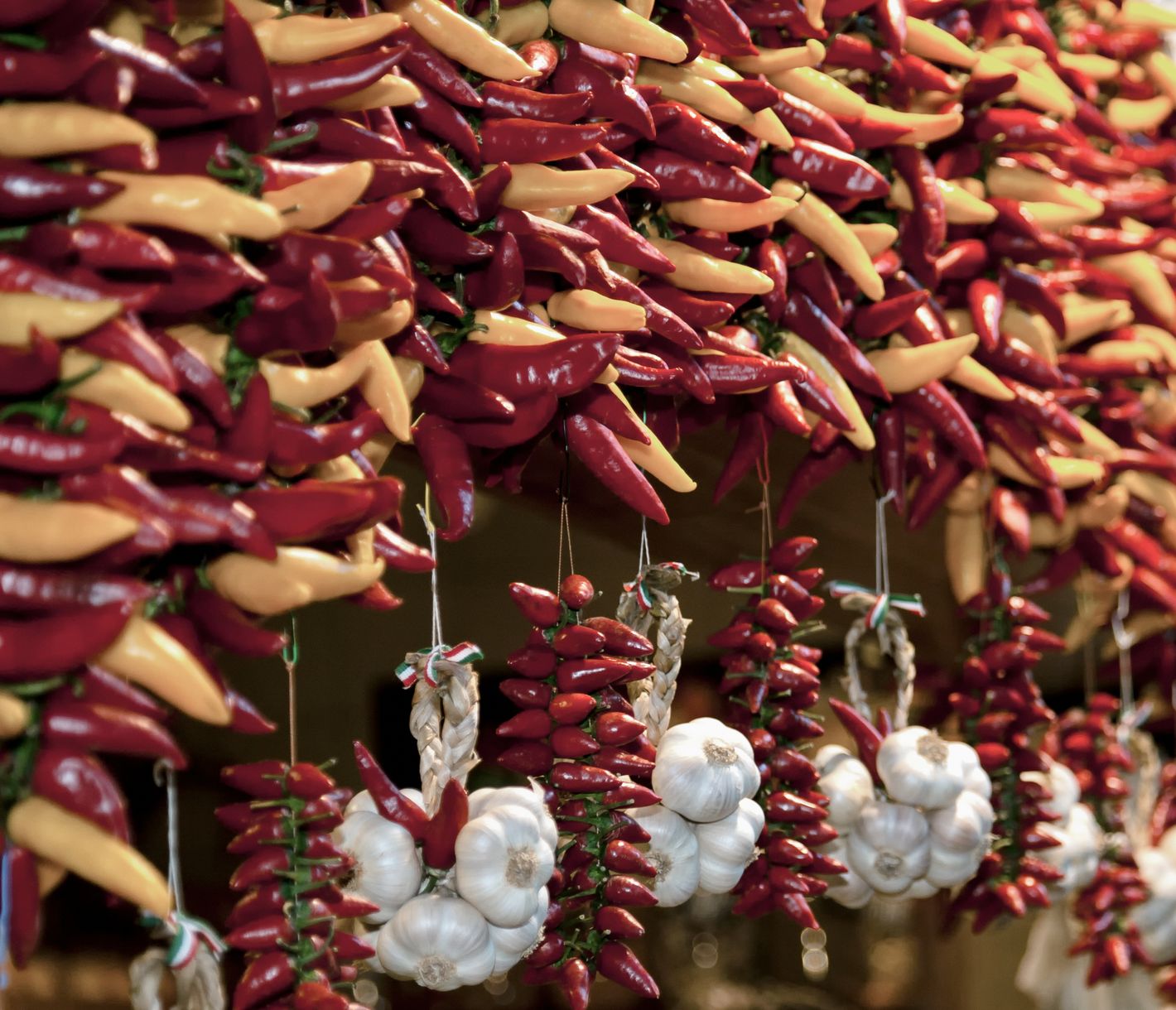 Köstliche ungarische Spezialitäten auf dem Nagycsarnok Markt.