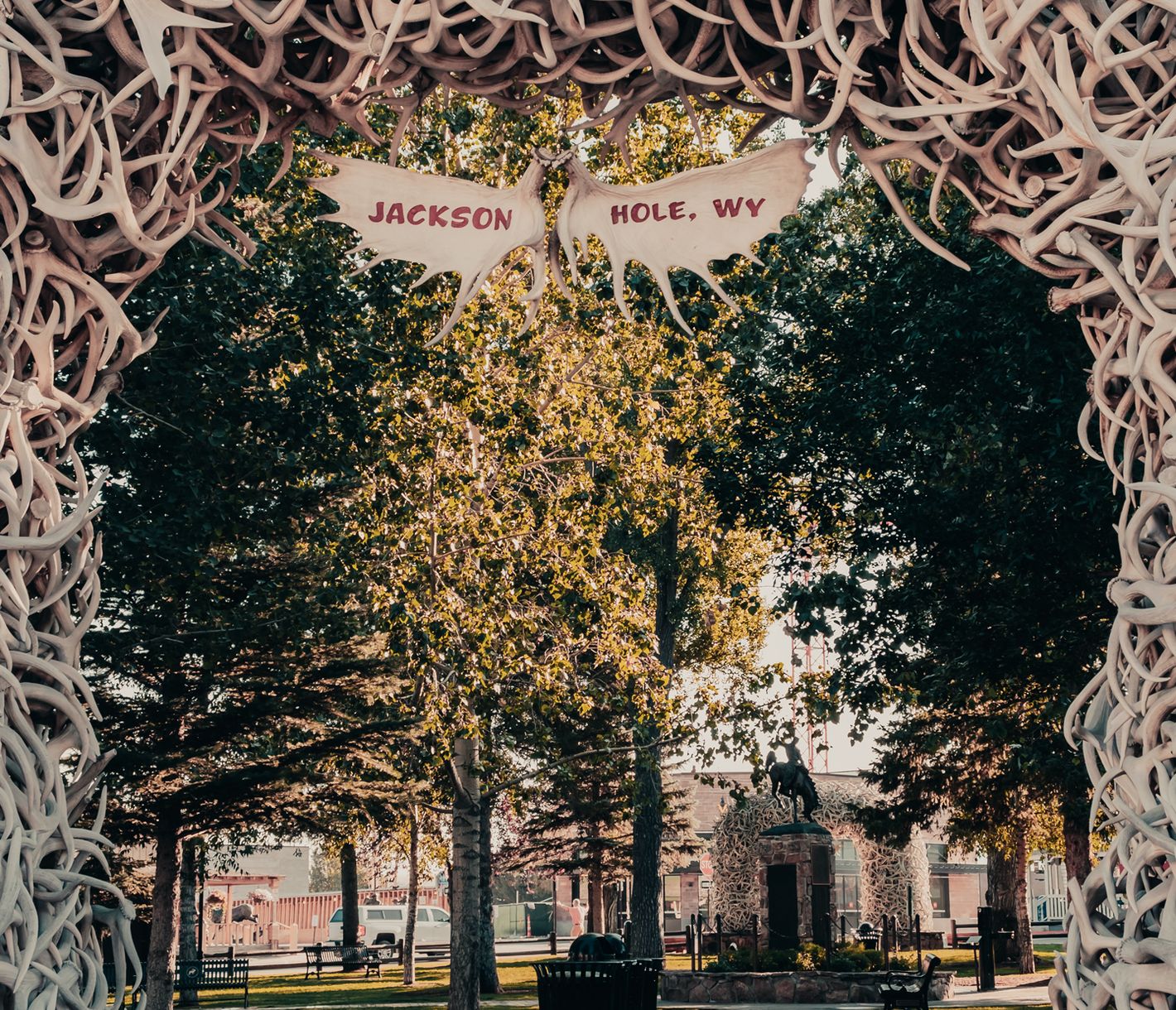 Die kultigen Elchgeweihbögen markieren das Zentrum des charmanten Städtchens Jackson.