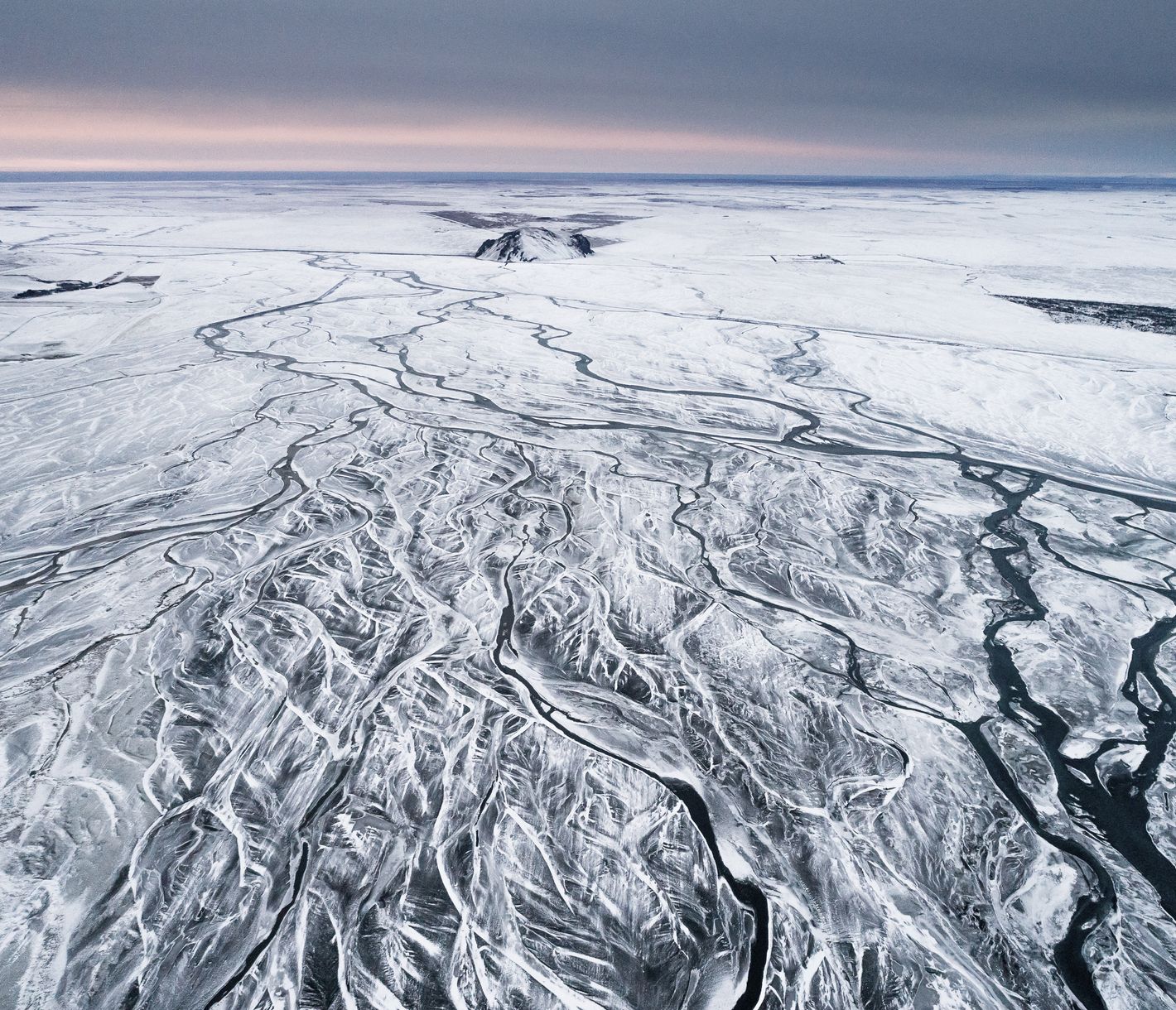 Besonders schön ist die Stimmung bei Sonnenauf- oder -untergang in der vereisten Natur.