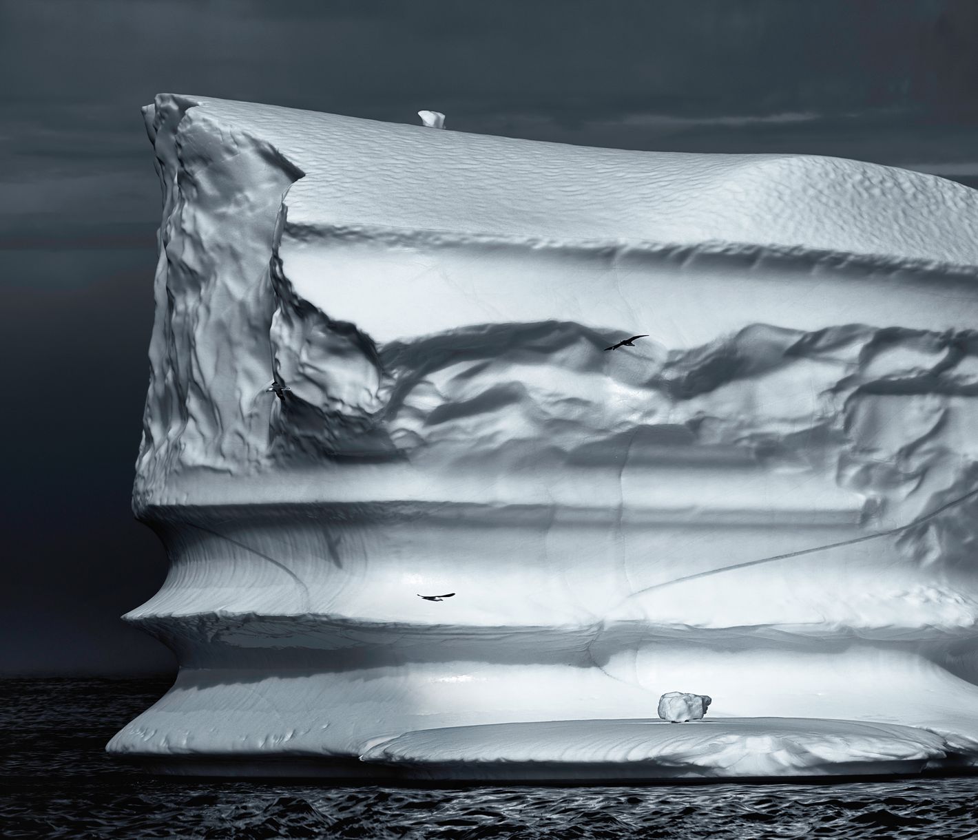  Impressionnant et fascinant : les icebergs sortent puissamment de la mer.