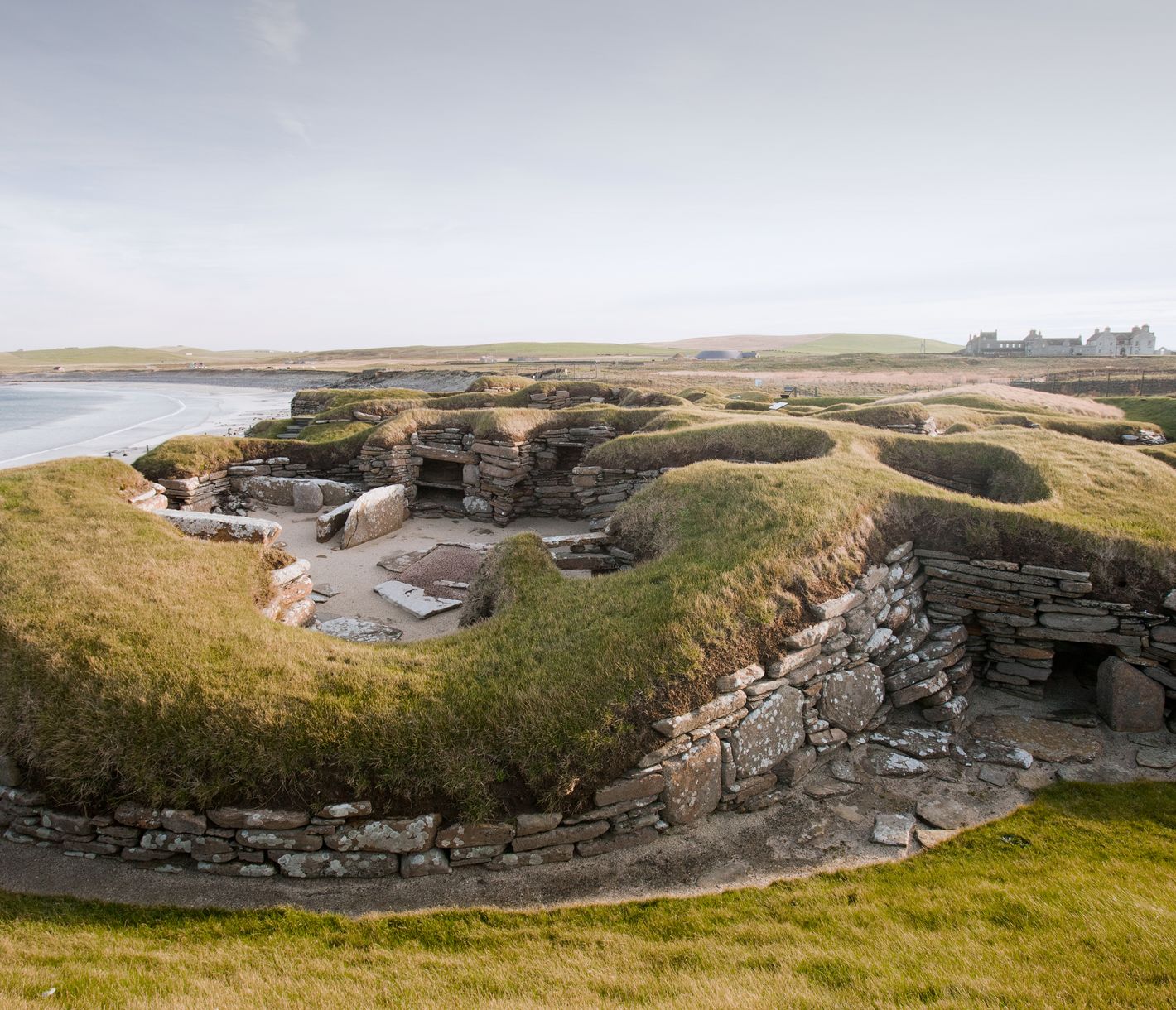 Steinzeitdörfer und Steinkreise