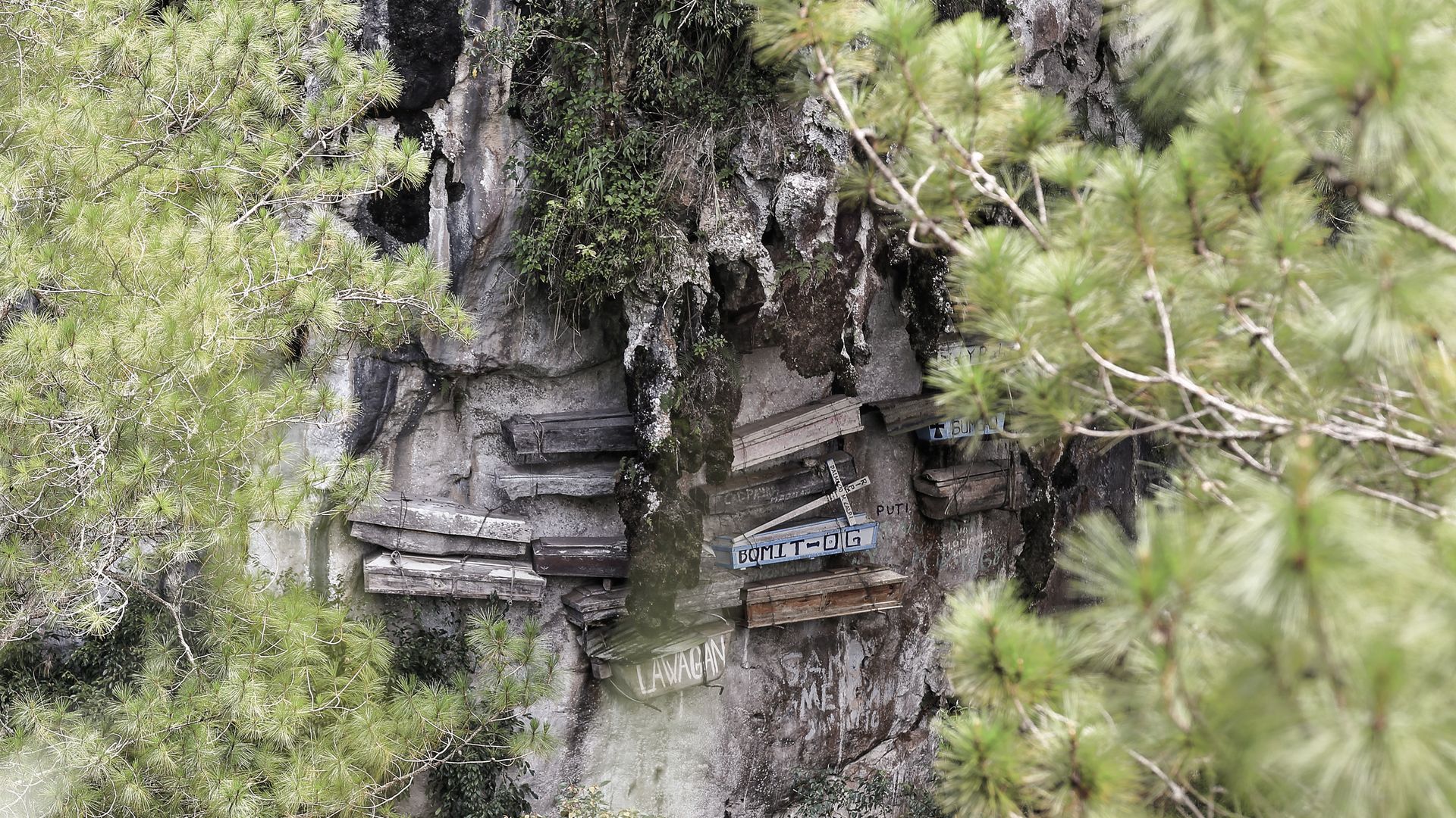 A la découverte des mythes, croyances et rites funéraires des communautés locales...