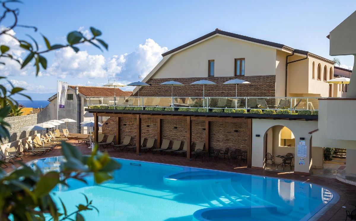 Tropis Hotel