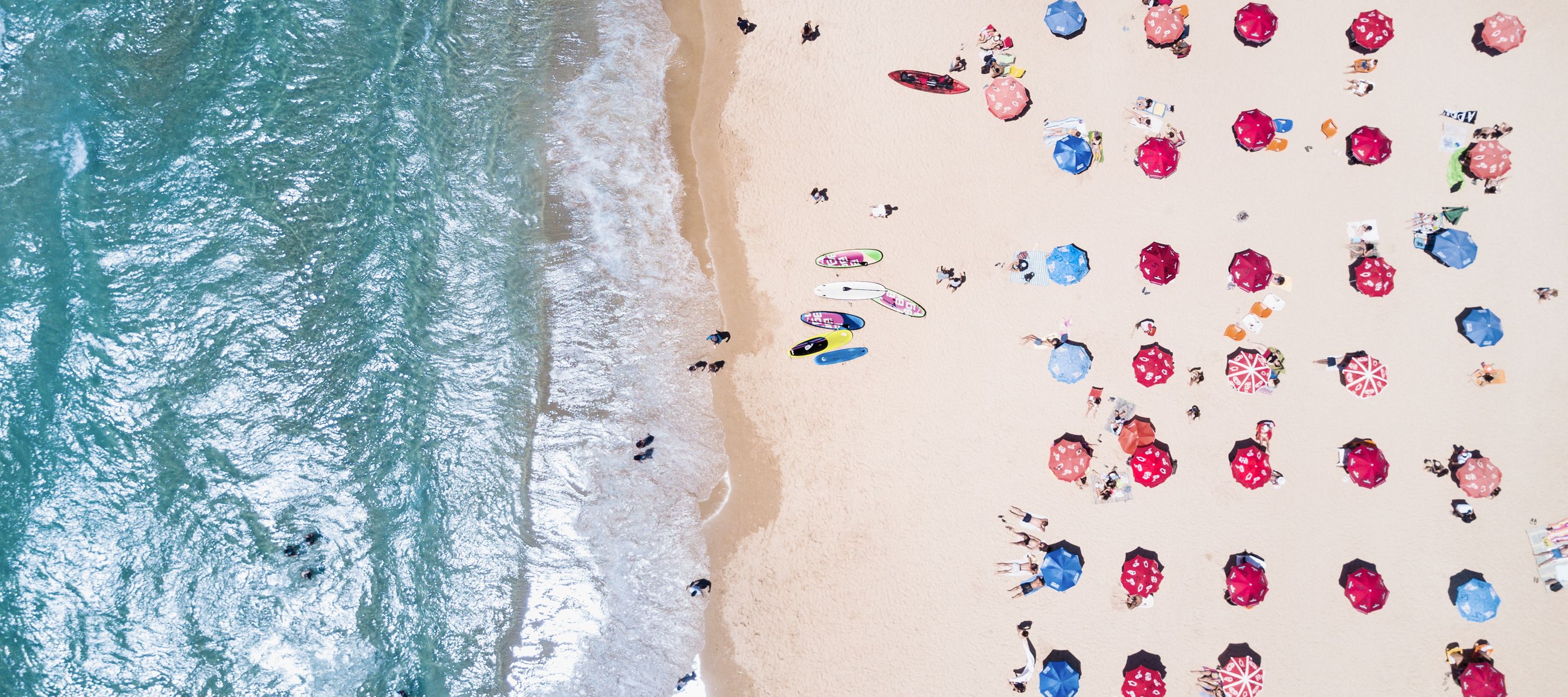 Miami South Beach verspricht goldene Strände, türkisfarbenes Wasser und dauerhaften Sonnenschein.