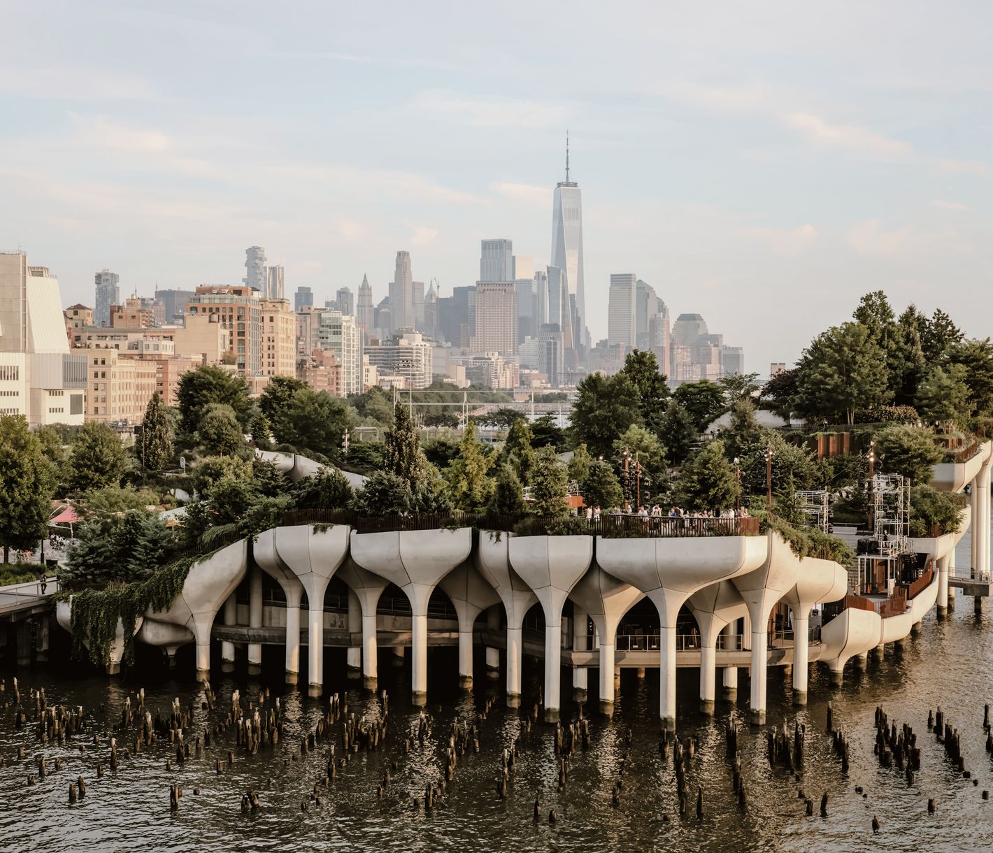 Little Island ist ein einladender kleiner Park am Hudson River.