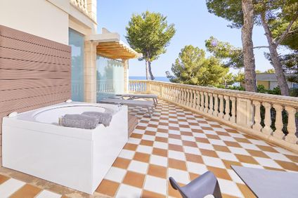 Junior Suite mit Meerblick, Terrasse und Whirlpool