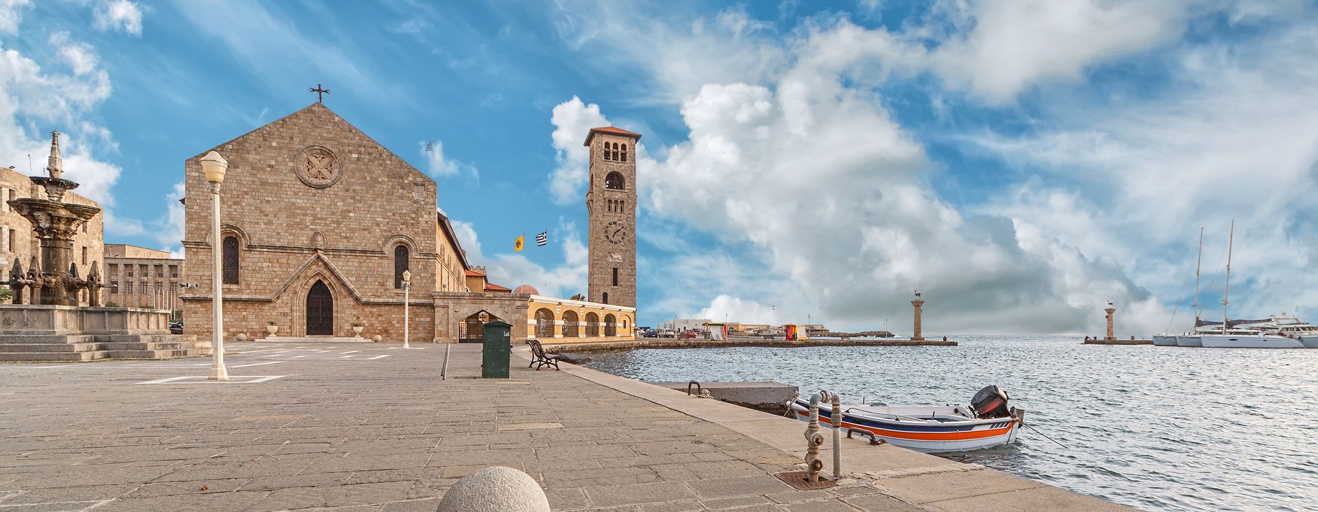 Mandraki-Hafen in Rhodos-Stadt