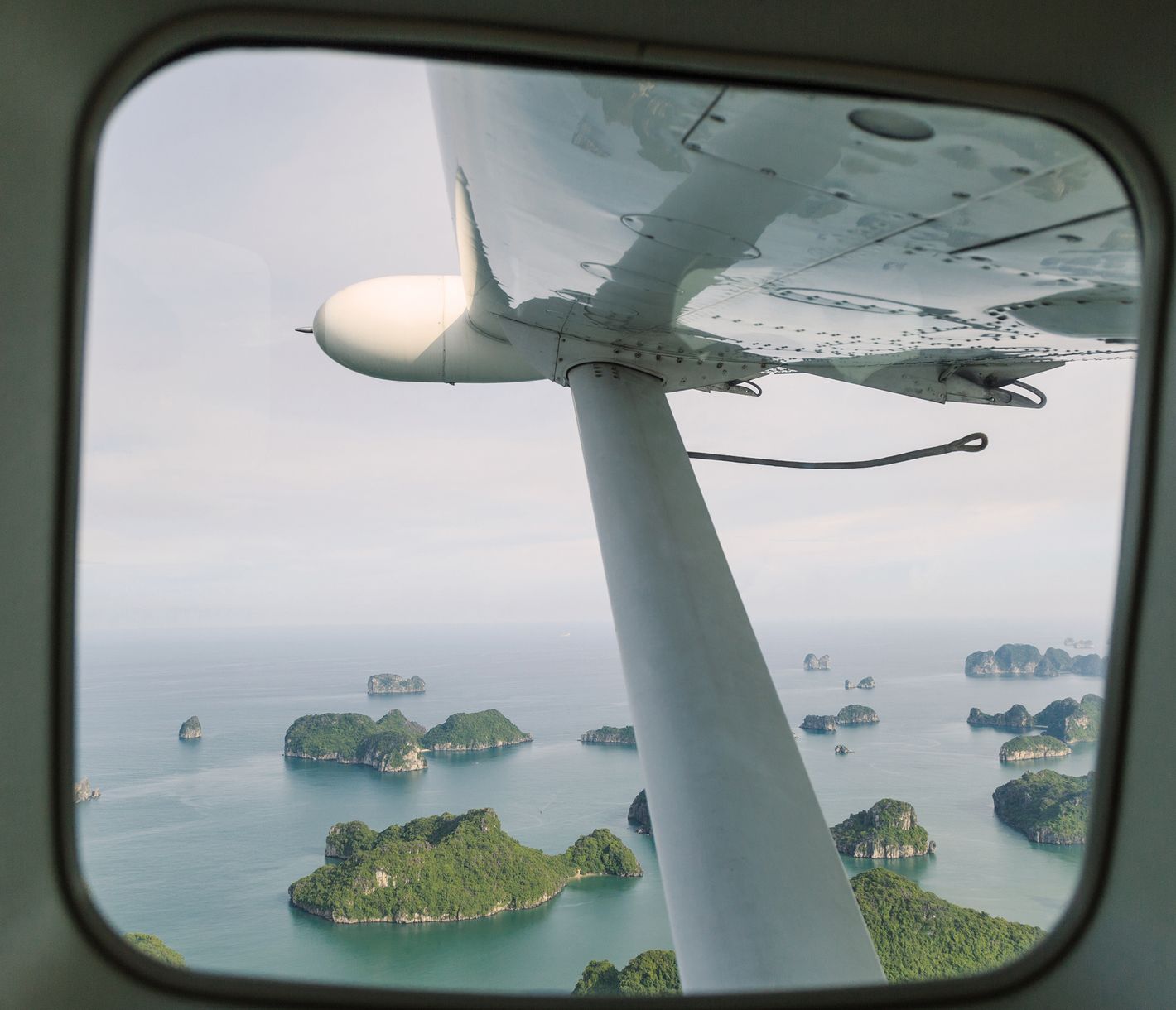 Der Flug mit einem Wasserflugzeug ist zweifelsohne die komfortabelste Anreise zur Halong-Bucht.