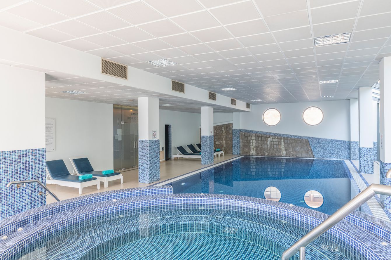 Piscine intérieure