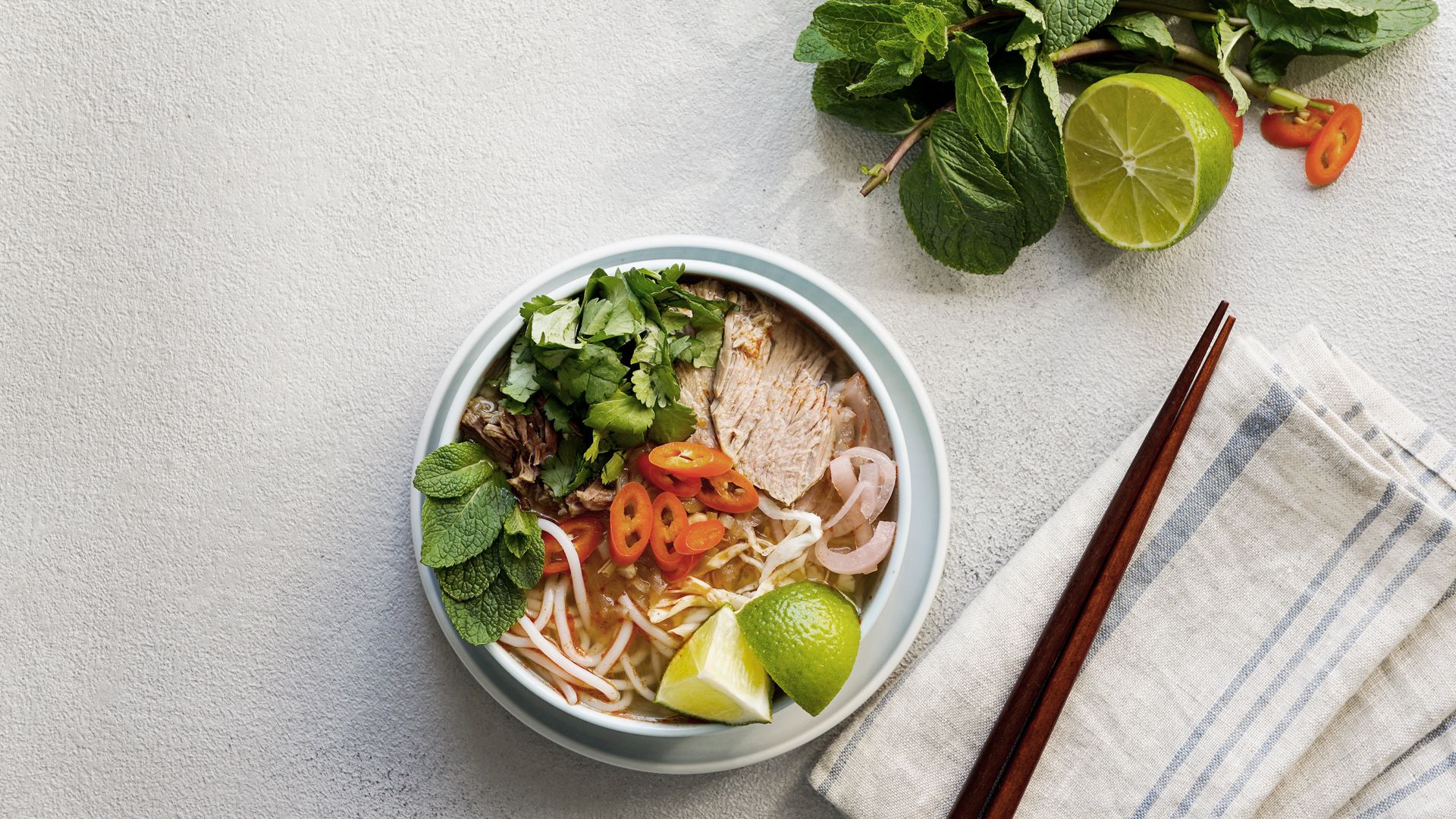 Hue steht für eine gehobene Küche. Speziell bekannt ist die von hier stammende Bun-Bo-Nudelsuppe.