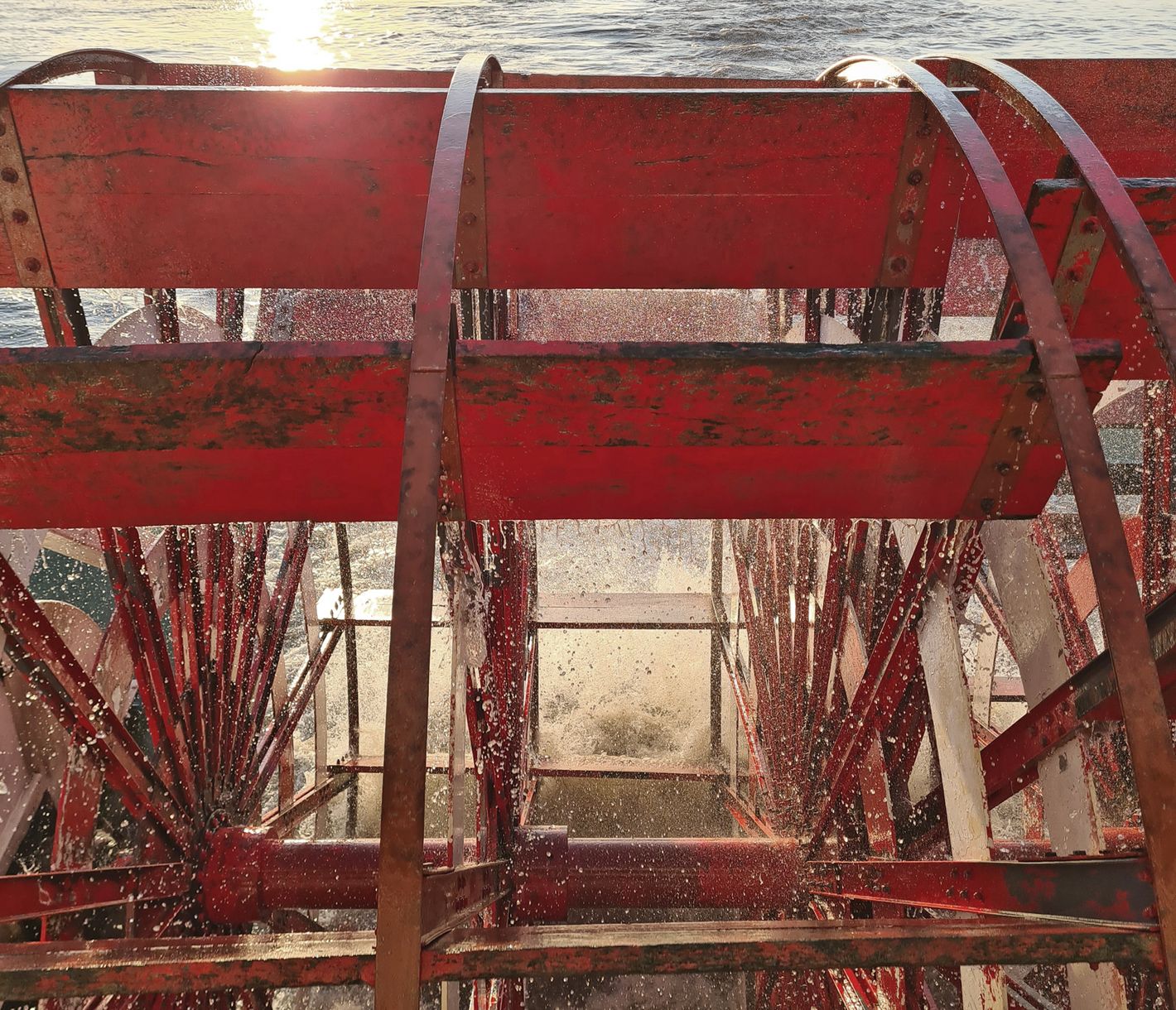 Auf dem Schaufelraddampfer entlang des Mississippi die Abendstimmung geniessen