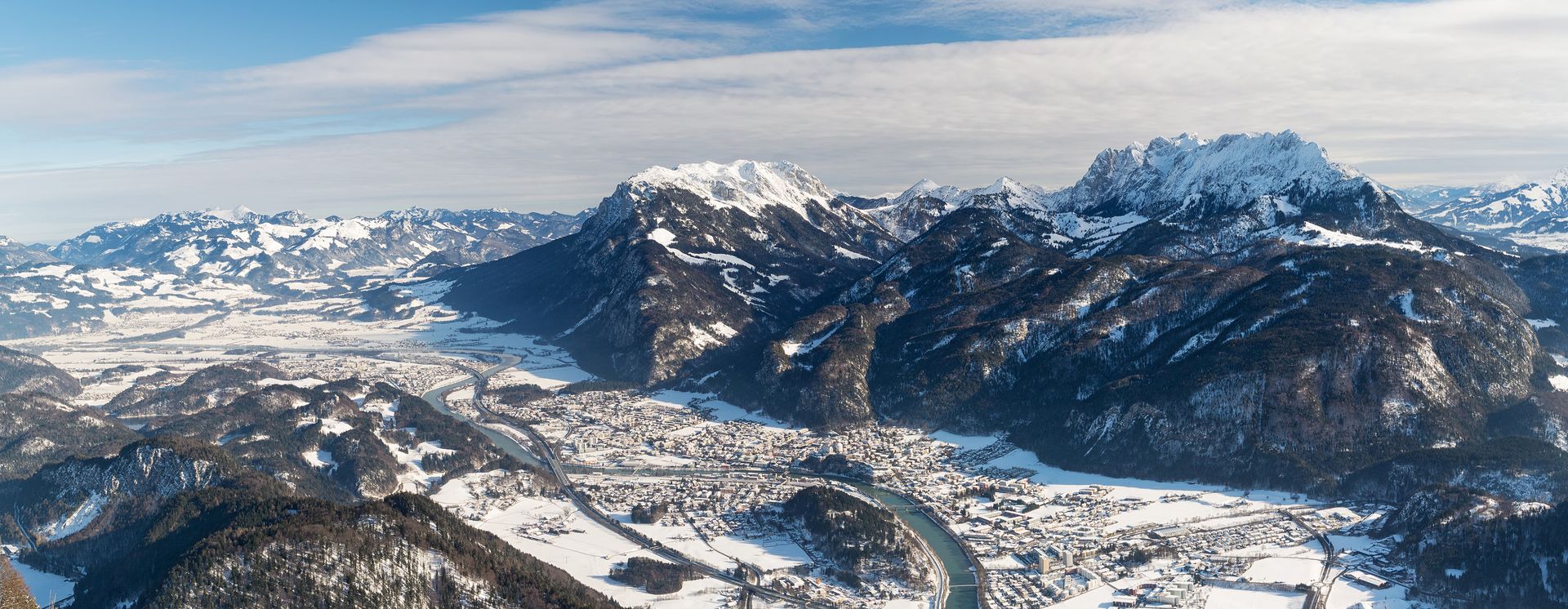 Vue sur Kufstein et Unterinntal de la montagne Pendling
