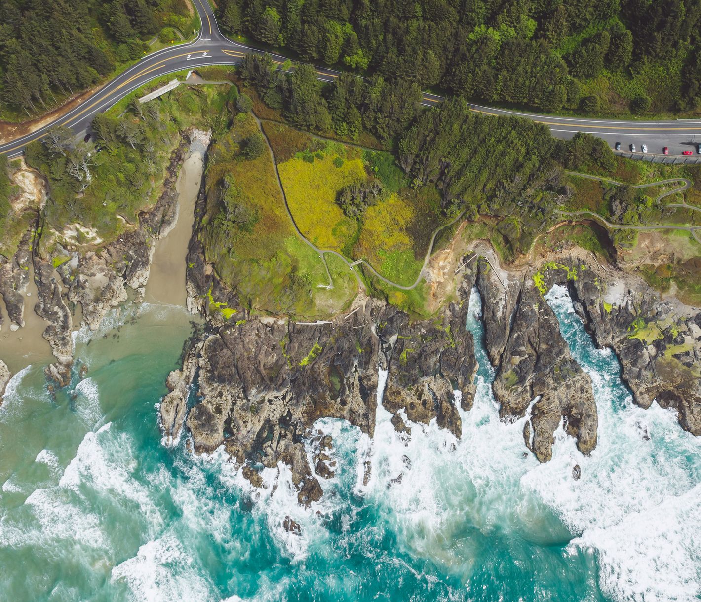 Die zerklüftete Küste von Oregon hält der unbändigen Kraft des Pazifischen Ozeans stand.