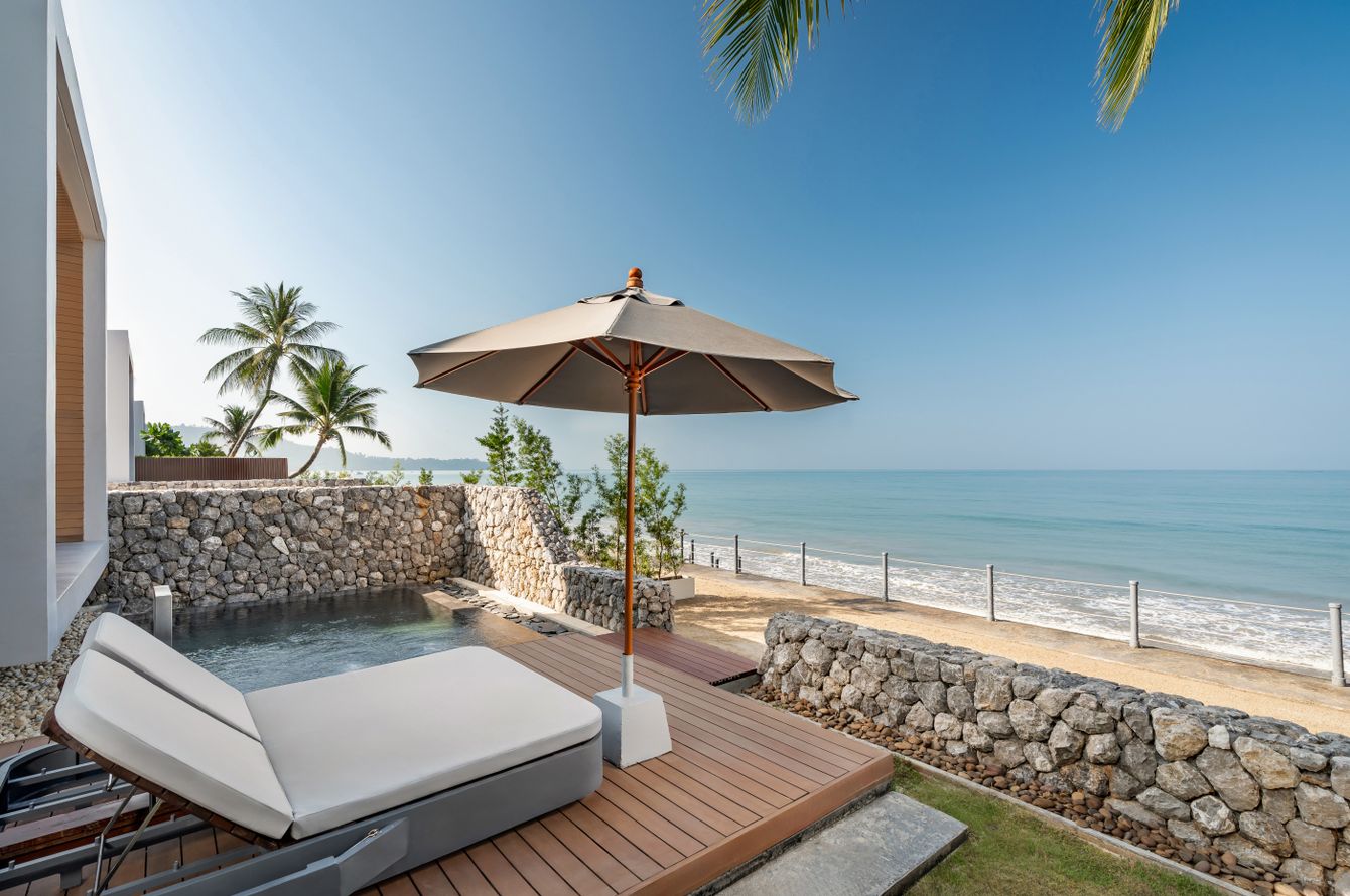 Beachfront Suite Pool Villa