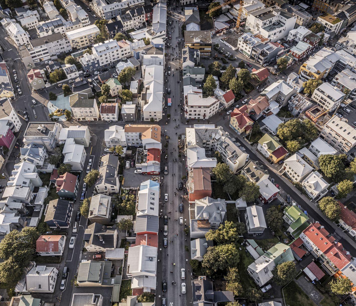 Blick über die bunten Blechdecker Reykjaviks