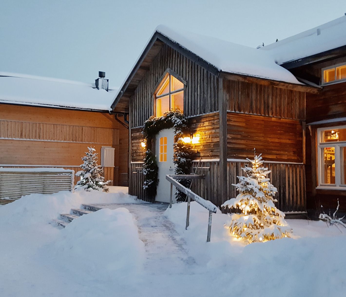 Direkt am idyllischen See Jokijärvi in Nordfinnland liegt die Saija Lodge.