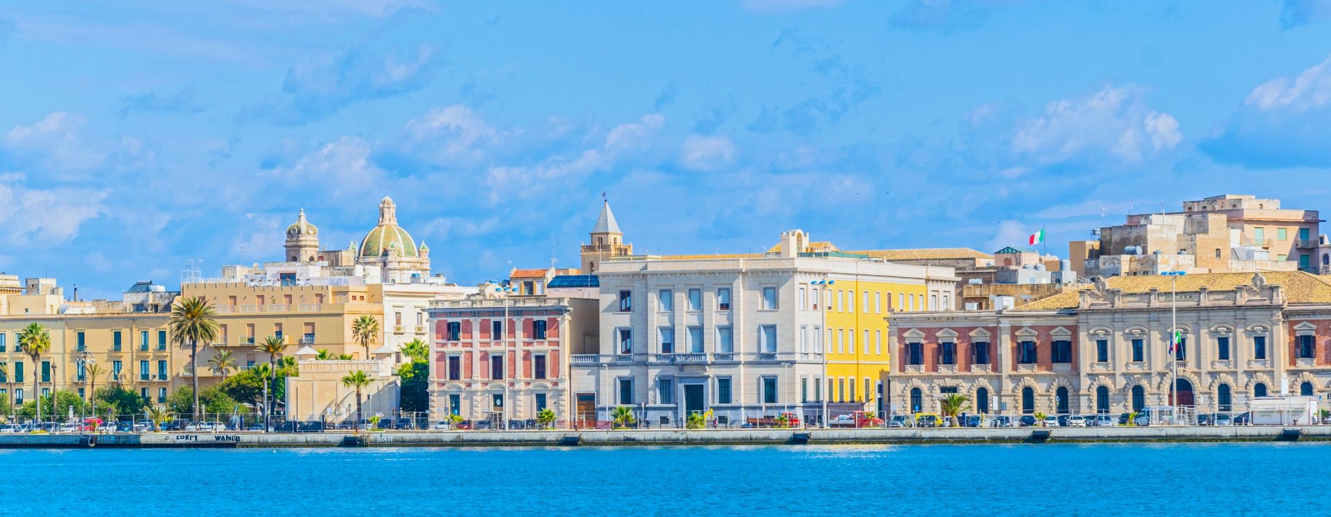 Gebäude an der Uferpromenade