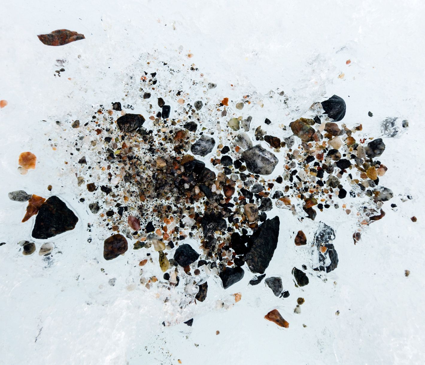 Auch Grönland bleibt vom Klimawandel nicht verschont – Geröll auf dem Eisschild