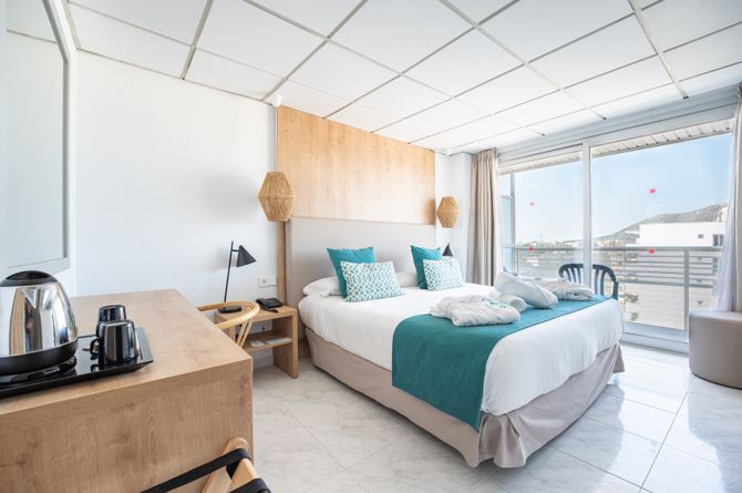 Doppelzimmer seitliche Meersicht