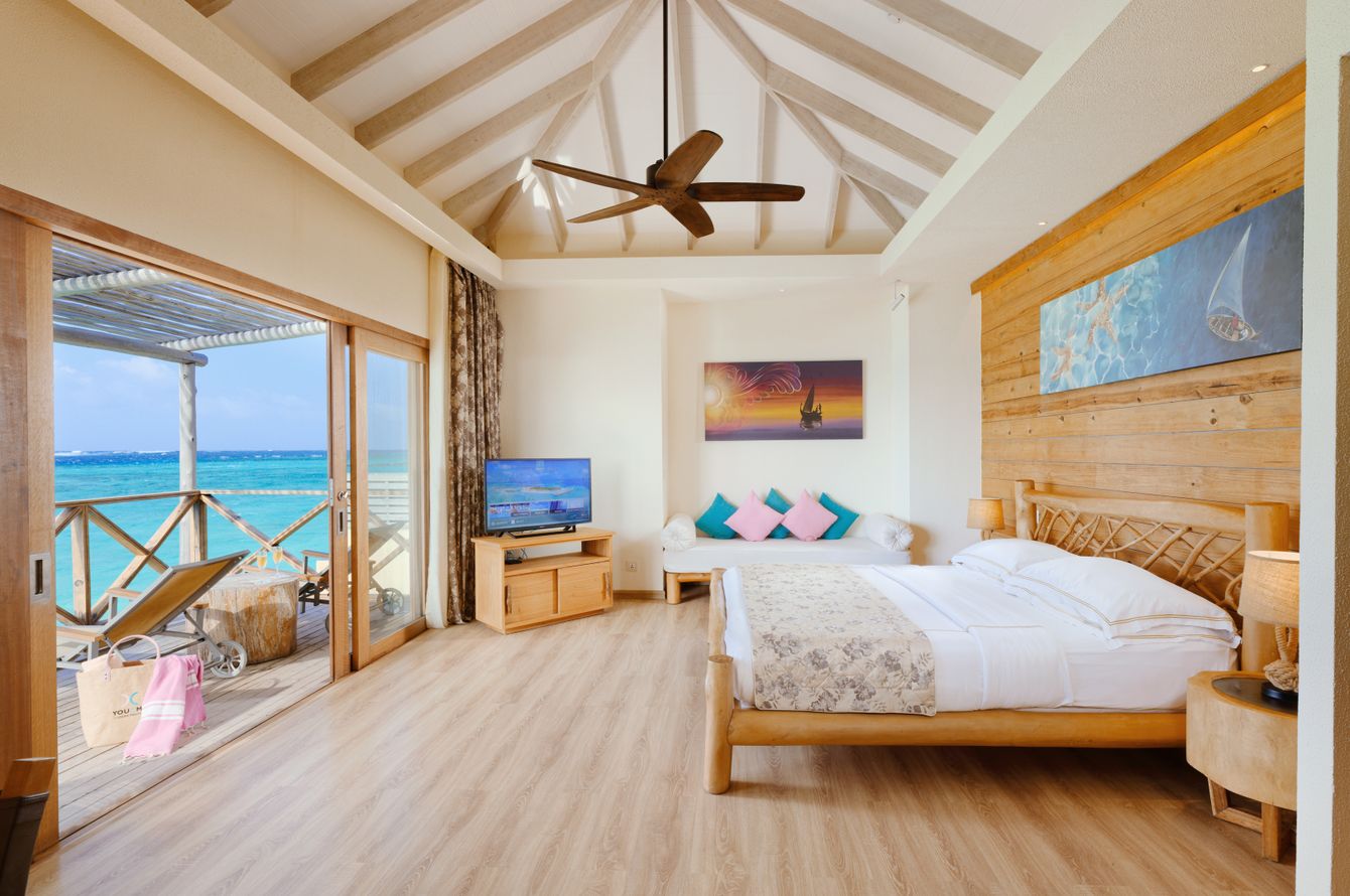 Aqua Suite with Slides