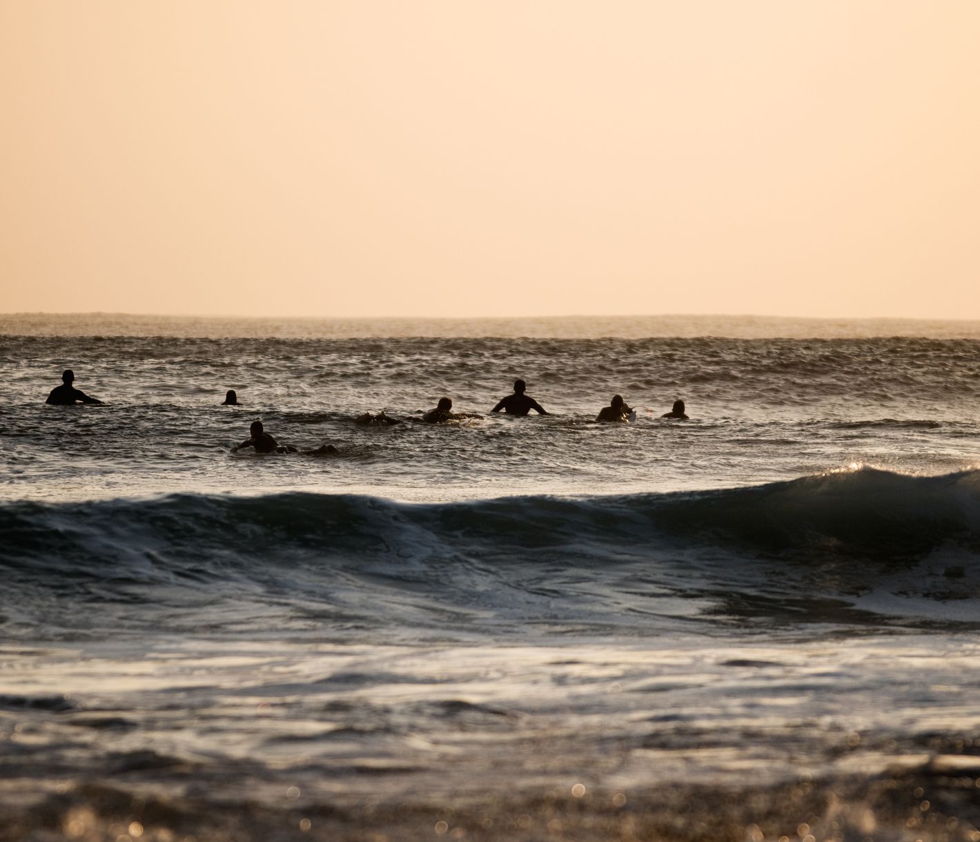 Surfen zum Sonnenuntergang