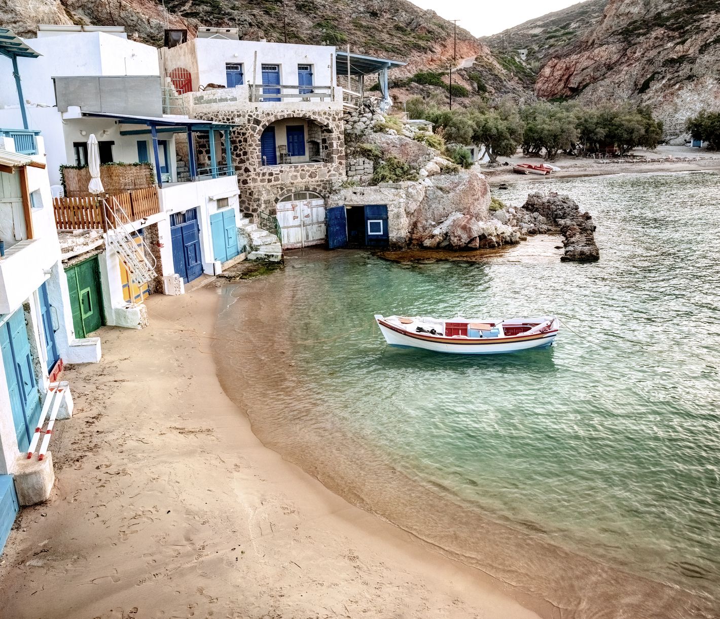 Winziger Ort Firopotamos auf der Insel Milos