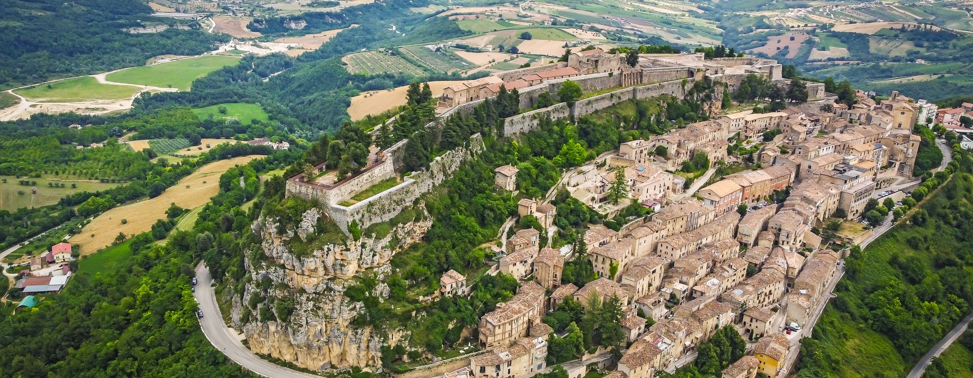 Ville Civitella del Tronto dans le parc national du Gran Sasso