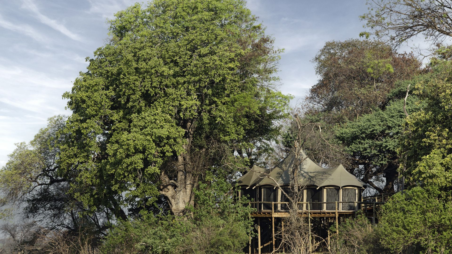 Loger dans le bush: le camp sous tente Nambwa