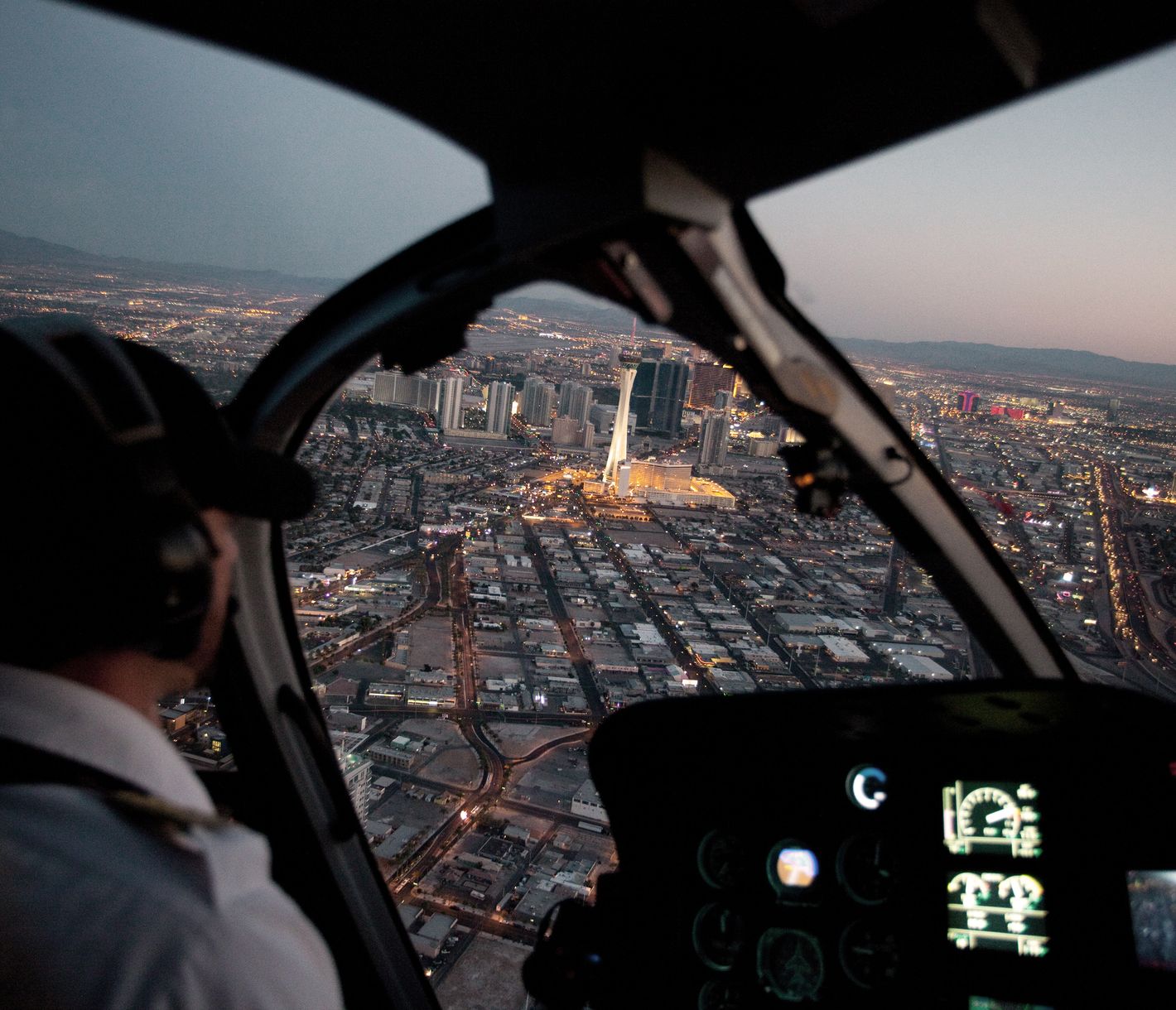 Helikopterflug bei Nacht über Las Vegas
