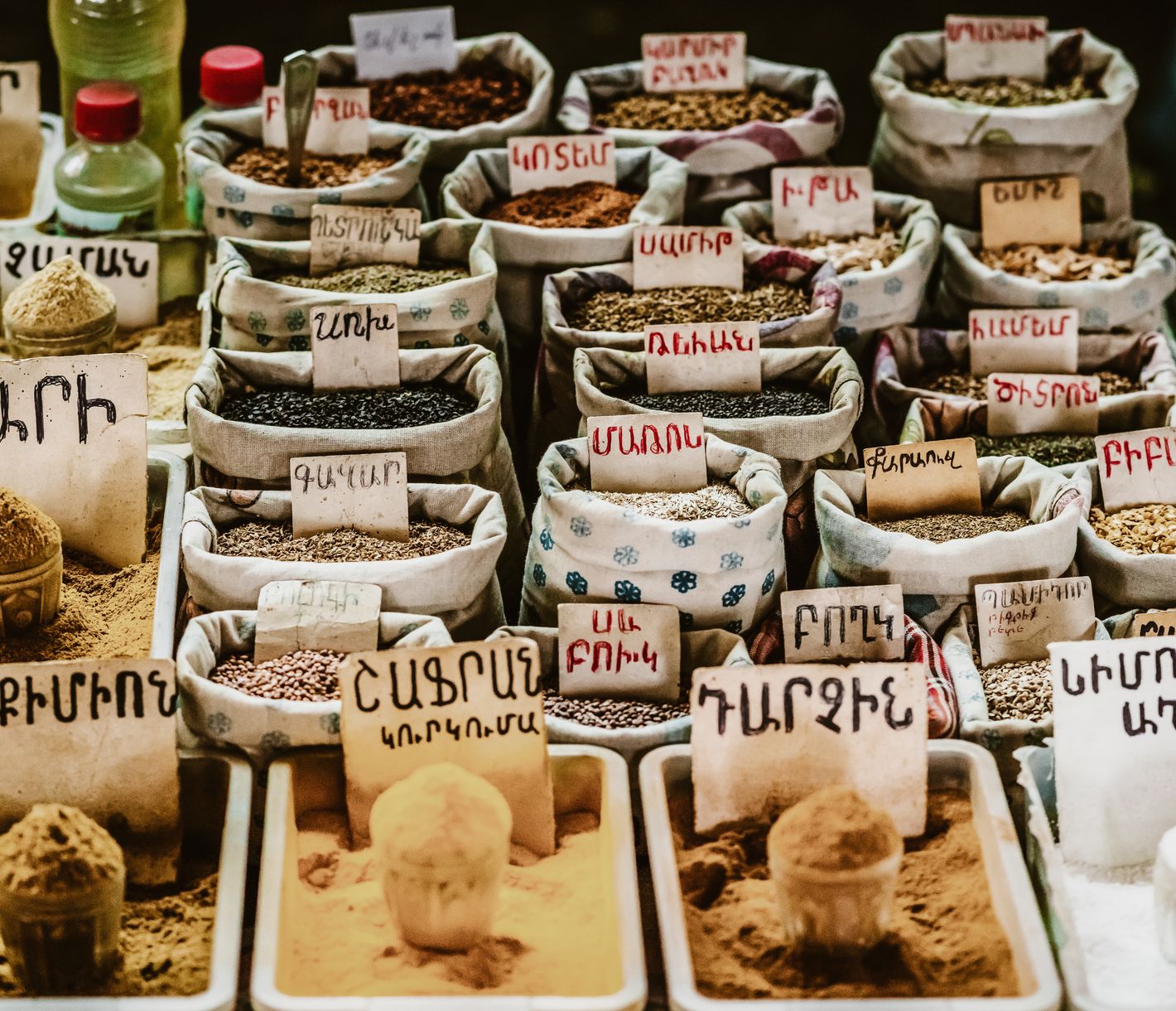 Auf dem Gewürzmarkt in Jerewan